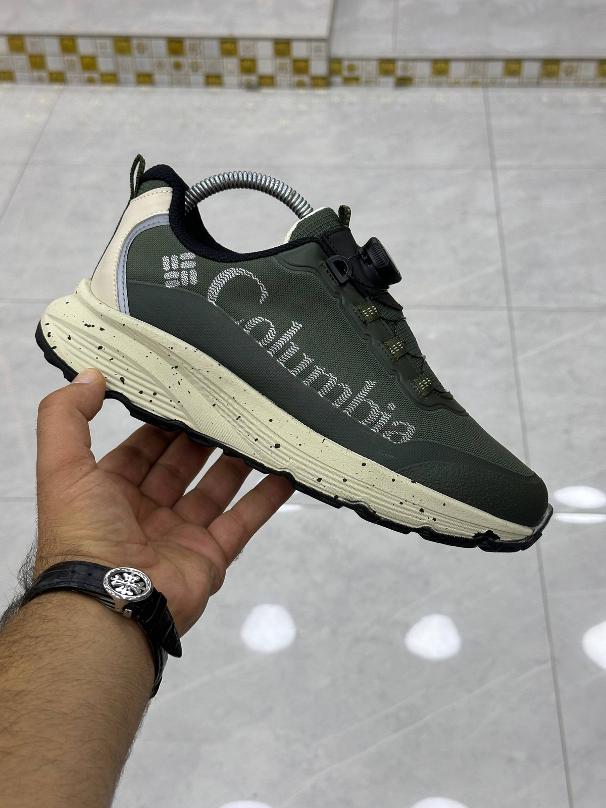 COLUMBIA CHAKI-WHITE