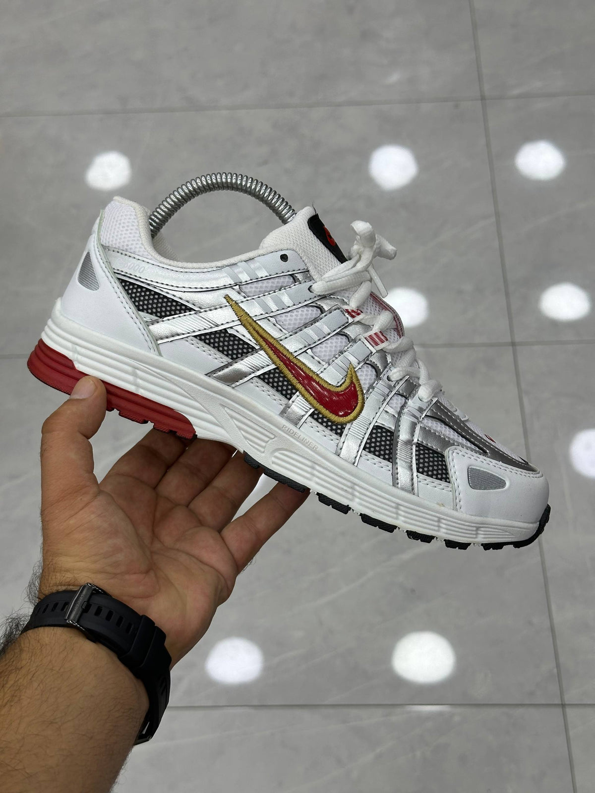 NIKE P6000 PLATINUM VARSITY RED