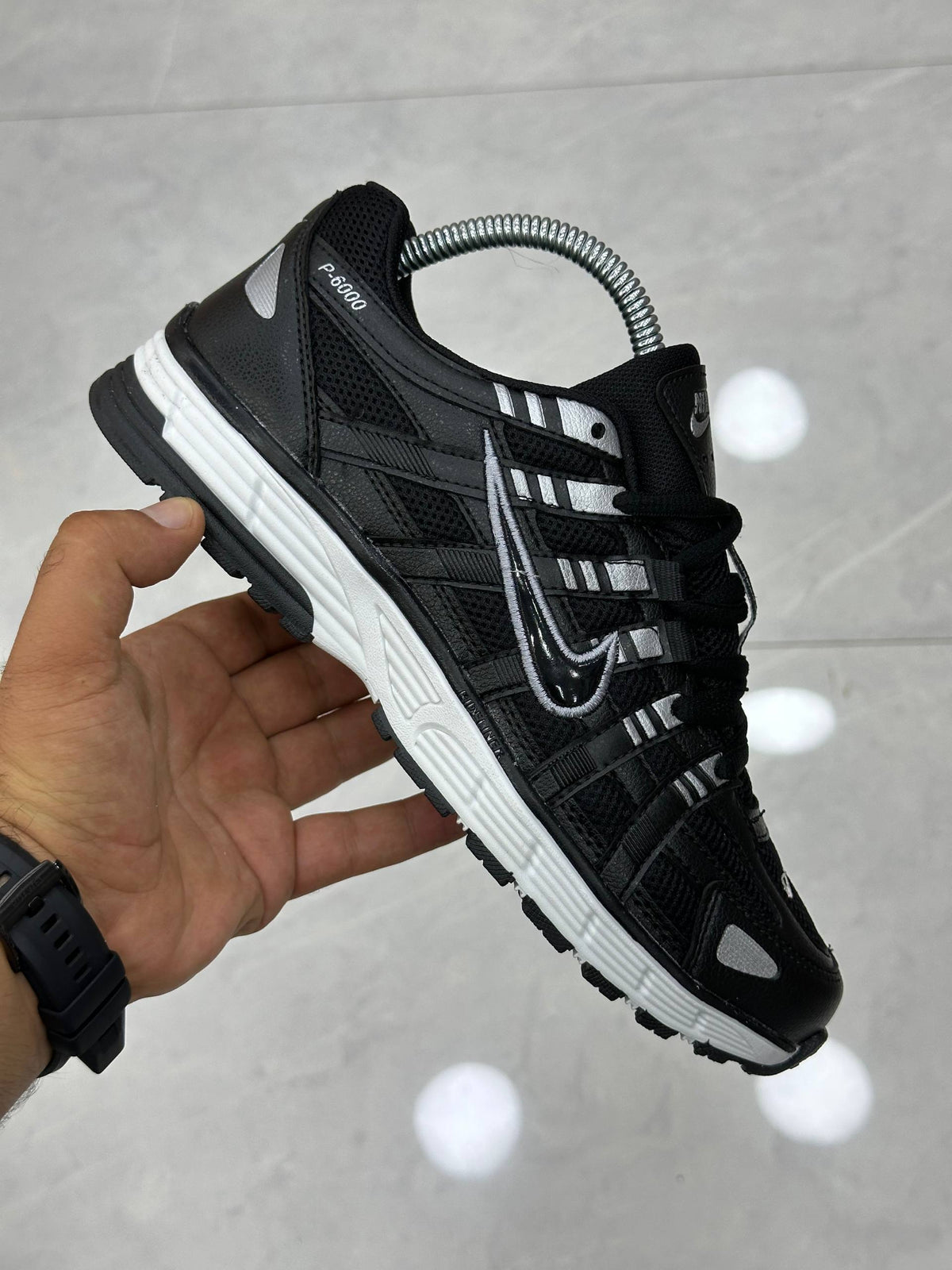 NIKE P6000 BLACK/WHITE