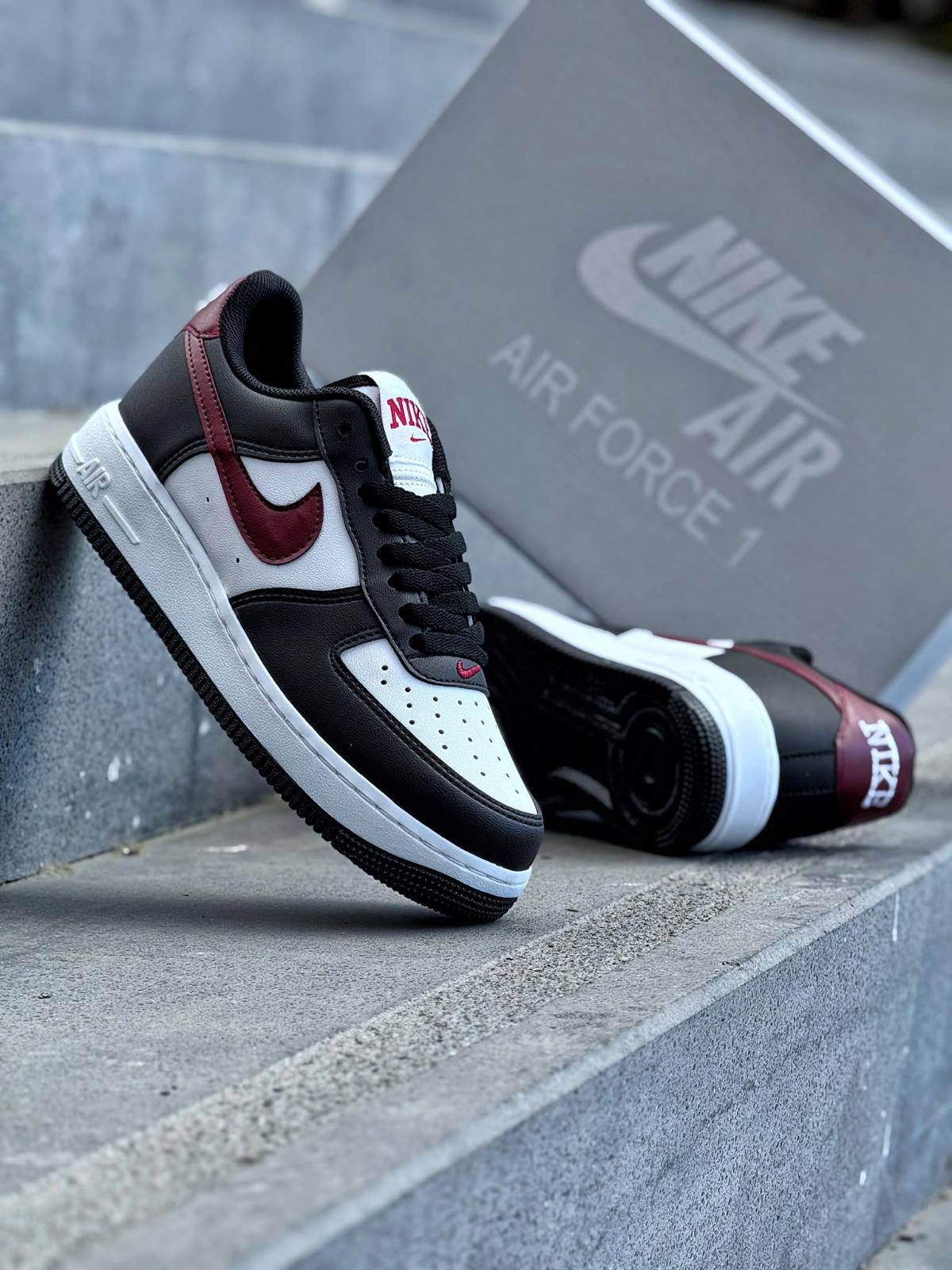 AIR FORCE 1 LOW BLACK DARK TEAM RED